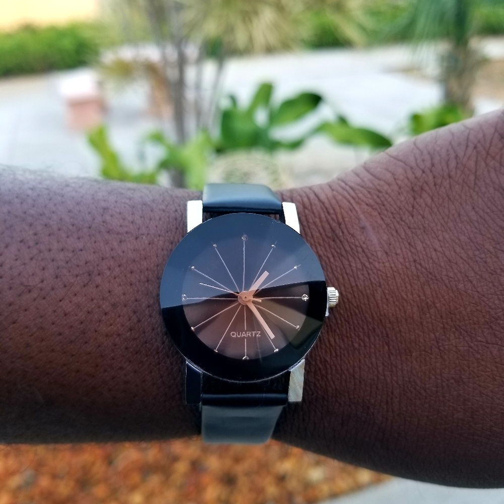 Black Faceted Quartz Watch - Picture 2 of 5